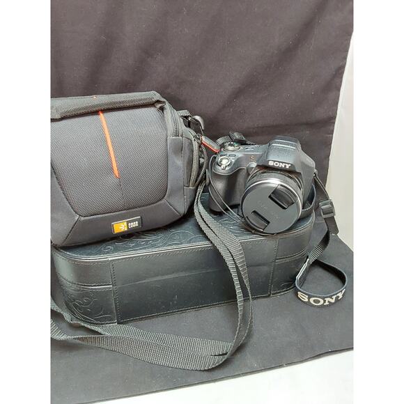 SONY Cyber-Shot DSC-HX100V 16.2MP Digital Camera 30X Zoom Great Camera - Picture 3 of 8